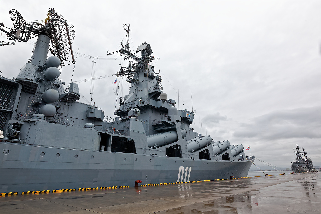 ロシア海軍ミサイル巡洋艦ヴァリャーク（Варяг）の2018年函館港訪問