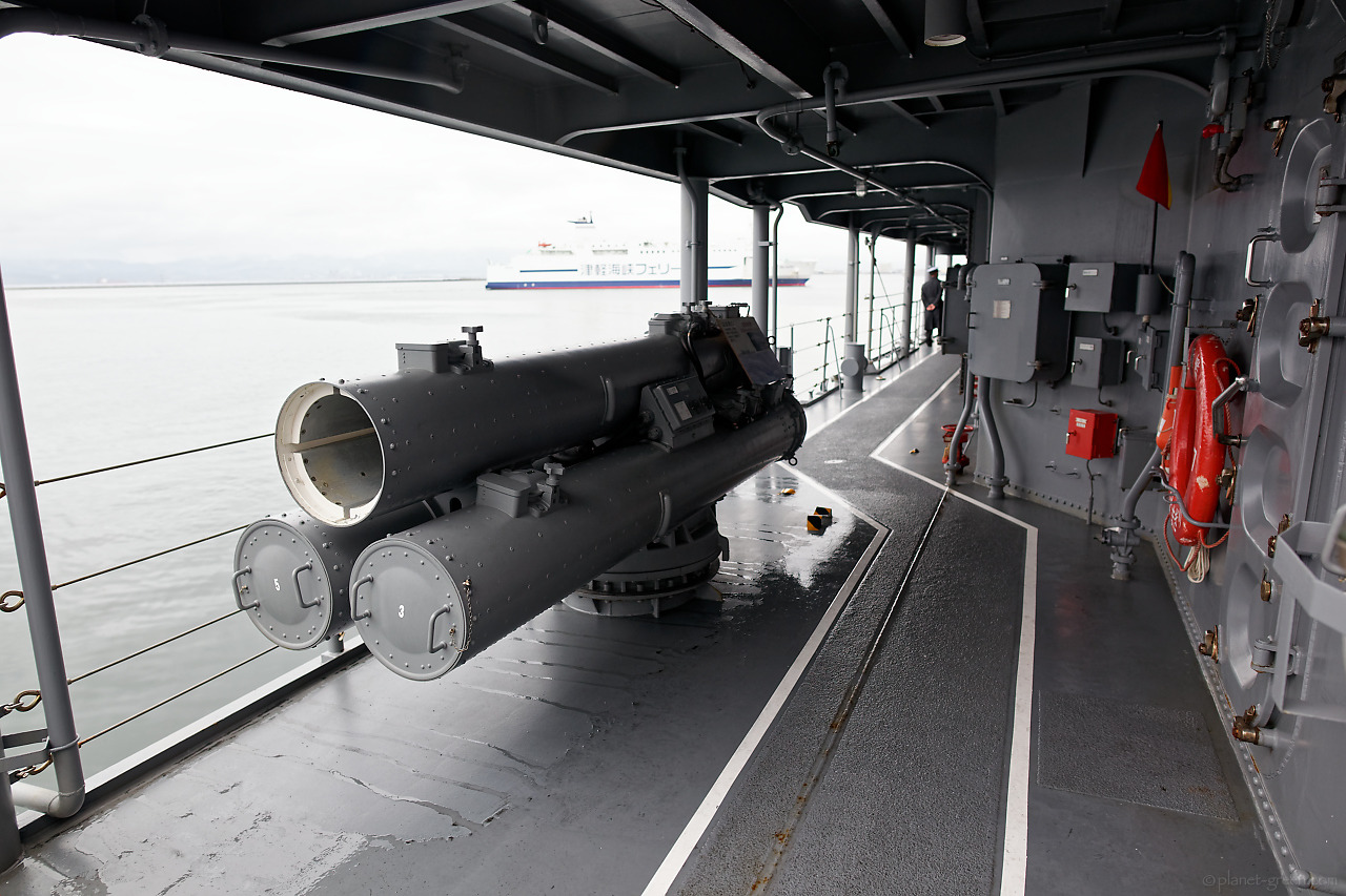 「護衛艦はまぎり」の68式3連装短魚雷発射管