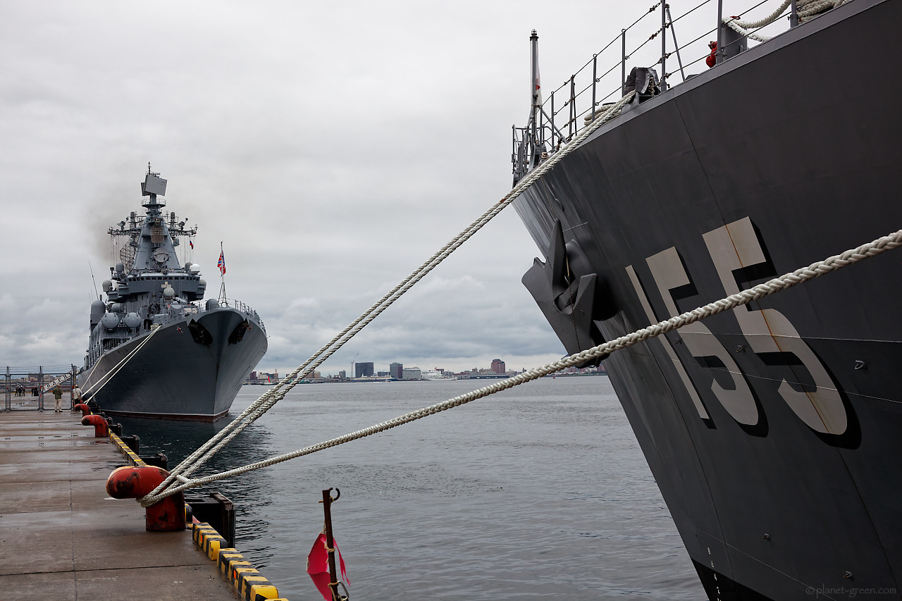 「護衛艦はまぎり」と「ロシア海軍ミサイル巡洋艦ヴァリャーク」